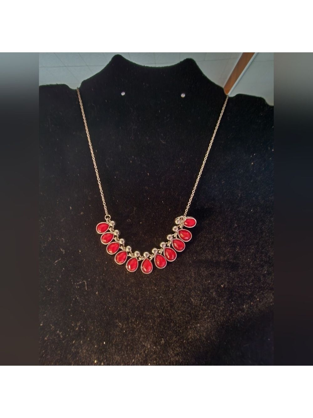NWT Charming Charlie Red Teardrop Statement Necklace
